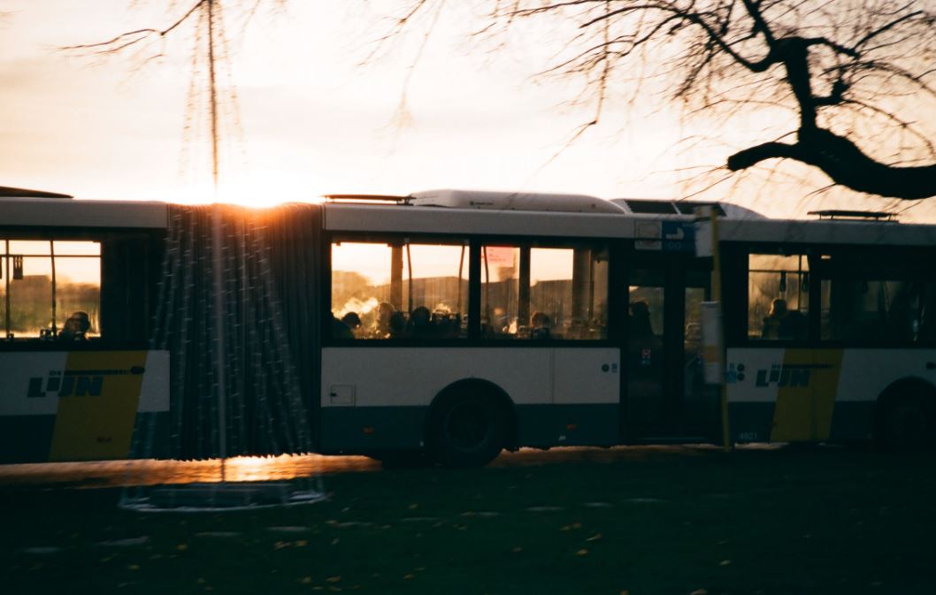 Bus mit Faltenbälge